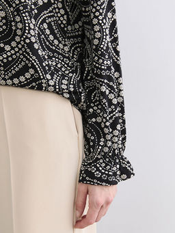 Bisiklet Yaka Desenli Bluz