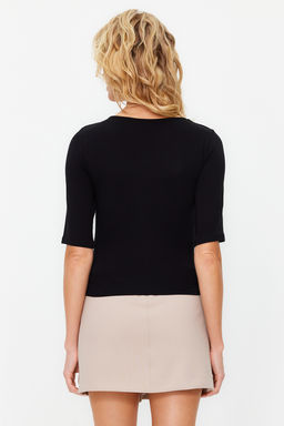 Siyah Fitted/Vucuda Oturan Kay?k Yaka K?sa Kollu Pamuklu Esnek Orme Bluz TWOSS24BZ00076