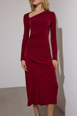 Bordo Asimetrik Yaka Buzgu detayl? Midi Bodycon Esnek Orme Elbise TWOAW26EL00125