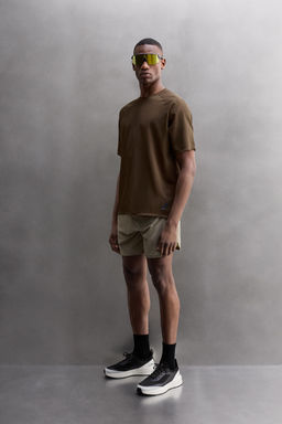PERFORATED STRUCTURE T-SHIRT