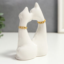 Фигурка керамика «Белые кот и кошка в цветок, ошейник из страз», 12×9×4.5 см