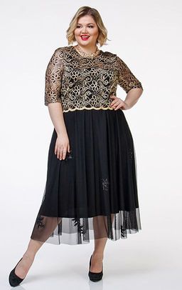 Платье на подкладке. Сочетание великолепной сетки с камушками на юбке и шикарного гипюра верха.