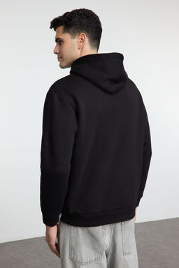 TRENDYOL MAN Siyah Oversize/Genis Kesim Renk Bloklu City Bask?l? Kapusonlu Sweatshirt TMNAW25SW00045 - Trendyolmilla фото 9