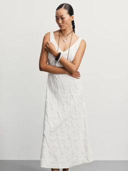 Фактурное платье прилегающего кроя / Zarina  фото 2