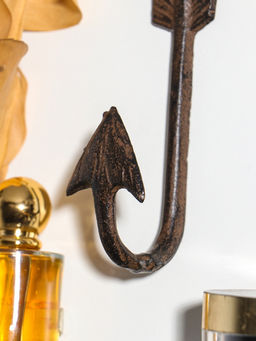 Крючок декоративный чугун "Изогнутая стрела" 15,5х4,8х5,8 см