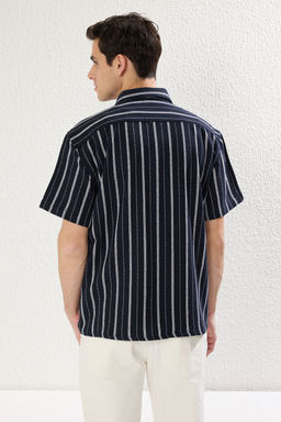 TRENDYOL MAN Lacivert Oversize Fit K?sa Kollu Cizgili Etamin Yazl?k Gomlek TMNSS25GO00012 - Trendyolmilla фото 6