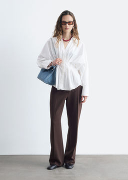 Pantalones sastre con pliegues marcados