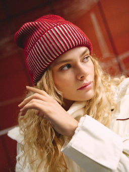 Шапка хлопковая с двойным отворотом "Брусника/Молоко"