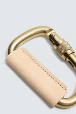 MOSQUET?N DETALLE PIEL AARON LEVINE X ZARA / Dorado  фото 2