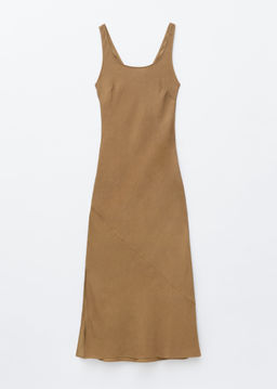 Vestido midi con corte al bies