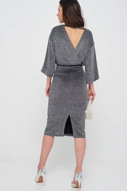 Платье из фактурного блестящего трикотажа черное новый год