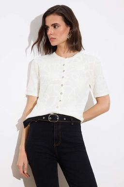 Limited Edition Ekru Cicek Desenli ve Dokulu Bisiklet Yaka Triko Bluz TWOSS26BZ00118