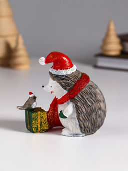 Фигурка полистоун Ёжик в красном колпак и шарфе, с подарком и птичкой, 8.5?5?9.5 см