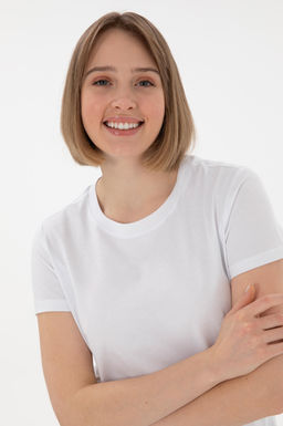 Kad_n Beyaz Bisiklet Yaka Basic Ti__rt