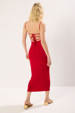 TRENDYOLMILLA K?rm?z? Ask?l? Kare Yaka S?rt Baglama Detayl? Vucuda Oturan Esnek Midi Orme Elbise TWOSS25EL00332  фото 6