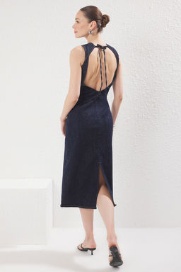 Koyu Mavi S?rt Dekolteli Y?rtmac Detayl? Midi Comfort/Esnek Denim Elbise TWOSS25EL00598