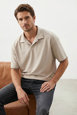 Ta_ Oversize/Geni_ Kesim Kontrast Diki_ Detayl_ Polo Yaka T-shirt