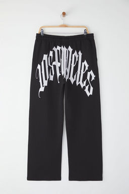 TRENDYOL MAN Siyah Oversize/Genis Kesim Bol Paca Los Angeles Bask?l? Esofman Alt? TMNSS25EA00005