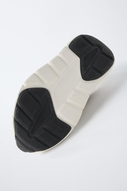 ZAPATILLA DEPORTIVA PIKACHU POK?MON  / Amarillo - Zara фото 7