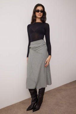 Siyah-Beyaz Anvelop Detayl? Midi Dokuma Etek TWOAW26ET00157