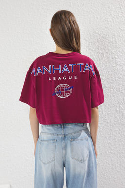 TRENDYOLMILLA Visne Curugu %100 Pamuk Relaxed Crop/Rahat K?sa Kesim S?rt ve On Bask?l? Orme T-Shirt TWOSS25TS00165 фото 8