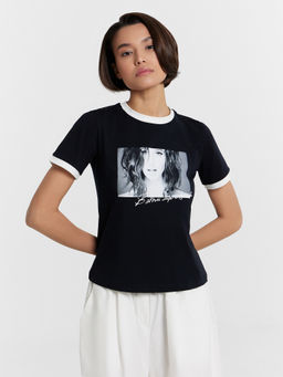 Футболка Mark Formelle x Ольга Бузова черная с принтом и надписью "В этом мире я красива"