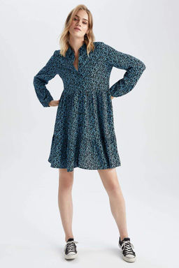 Мини-платье-рубашка с воланами и цветочным узором