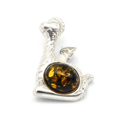 Брошь с янтарём в посеребрении Дракончик 20*27мм цв.зеленый