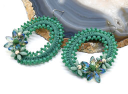 Серьги ручной работы с цирконами в оплетении цв.зеленый