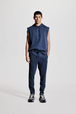 Joggers de deporte en DryMove Slim Fit