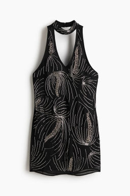 Vestido halter con detalles decorativos