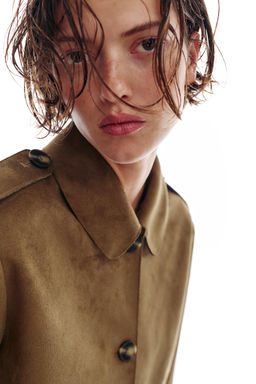 CHAQUETA CORTA EFECTO ANTE / Khaki oscuro - Zara фото 6