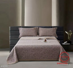 Покрывало на кровать с двумя наволочками