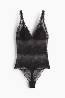 Body tanga de encaje con copas acolchadas