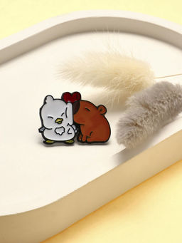 Значок Капибара с утёнком, оранжево-белый в чёрном металле - Qf фото 5