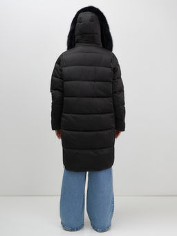 Пальто зимнее утепленное с мехом и капюшоном тренд черного цвета 7753Ch - Visdeer фото 6