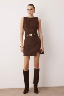 Kahverengi Duz Aksesuar Detayl? K?sa / Mini Dokuma Elbise TWOAW26EL00358