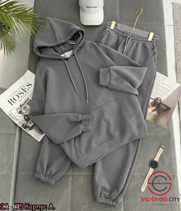 Спортивный женский костюм