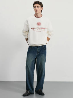 Толстовка с принтом на груди / Zarina