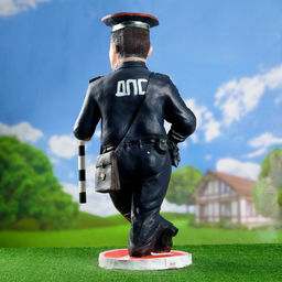 Садовая фигура из полистоуна «Гаишник на знаке», 85×46 см