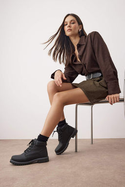 Trendyolmilla Shoes Siyah Bagc?kl? K?sa Duz Topuklu Kad?n Bot 
TAKAW25BO00046