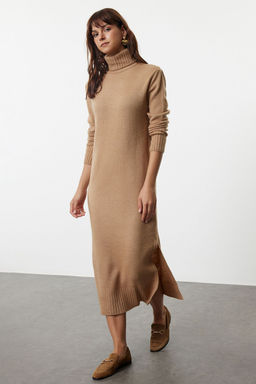 TRENDYOLMILLA Camel Midi Triko Genis Kal?p Yumusak Dokulu Elbise TWOAW24EL00034