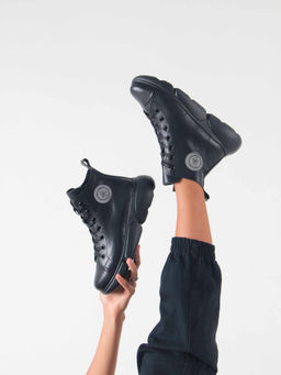 Ботинки 213.ariyabl. black/Байка