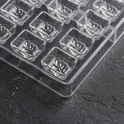 Форма для конфет и шоколада KONFINETTA Ягодный лист, 27.5?17.5?2.5 см, 24 ячейки 2.7?2.5?1.2 см, прозрачная  фото 3