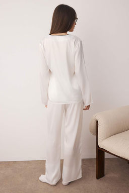 Beyaz Kurdele/Fiyonklu ve Biyeli Saten Dokuma Pijama Tak?m? THMAW26PT00006