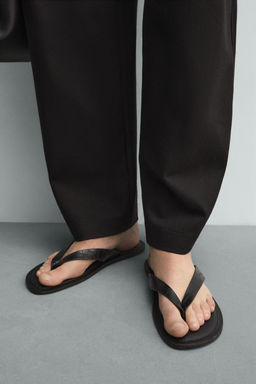 SANDALIA TIRAS GRABADO COCO / Negro - Zara фото 4