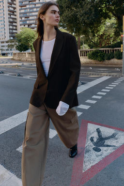 BLAZER WITH SHOULDER PADS AND BACK BUTTON DETAIL - Zara фото 3