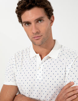 Белая футболка с воротником-поло