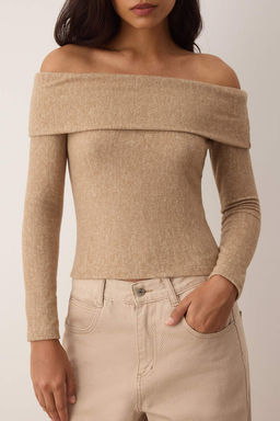 Bej Yumos Carmen Yaka Fitted/Vucuda Oturan Orme Bluz TWOAW26BZ00081