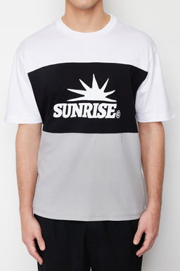 Siyah Oversize/Genis Kesim Yaz? Bask?l? Renk Bloklu %100 Pamuklu K?sa Kol T-Shirt TMNSS24TS00129 - Trendyolmilla фото 3